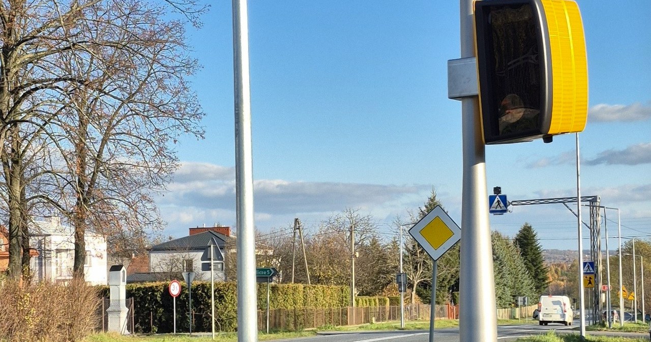 Z jakiej odległości "łapie" fotoradar? Zależy którym pasem jedziesz