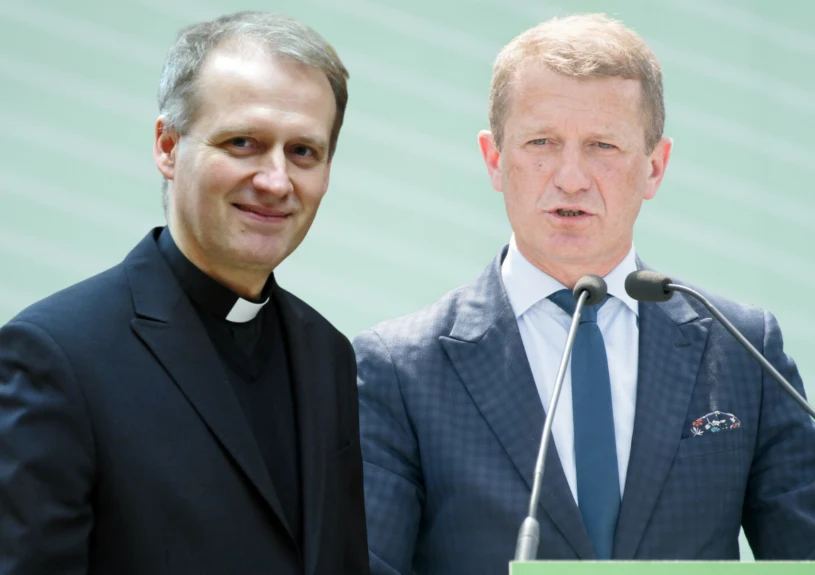 Kuria broni księdza. To brat wiceministra sportu, w tle głośna transakcja