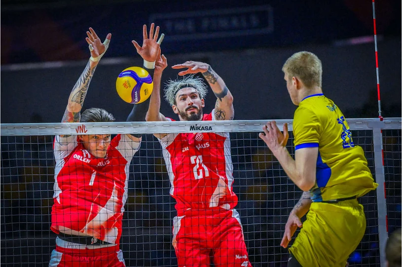 Serwis pomógł złamać Ukrainę. Najlepsze zagrywki Polaków w ćwierćfinale [WIDEO]