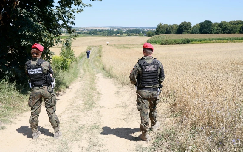 To w jej rzepak uderzyła rosyjska rakieta. Kobieta rozkłada ręce. "Dramat"