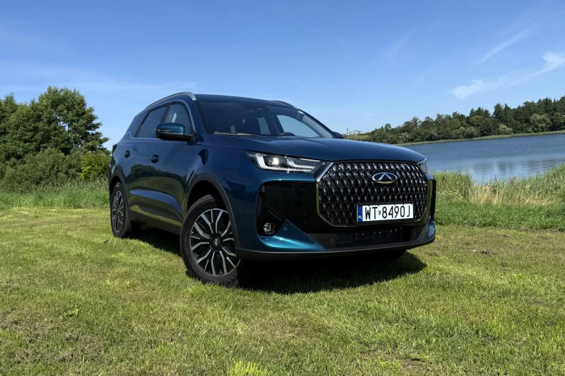 Chery Tiggo 7 Hybrid deklasuje. 3 silniki i cena jak za wersję benzynową