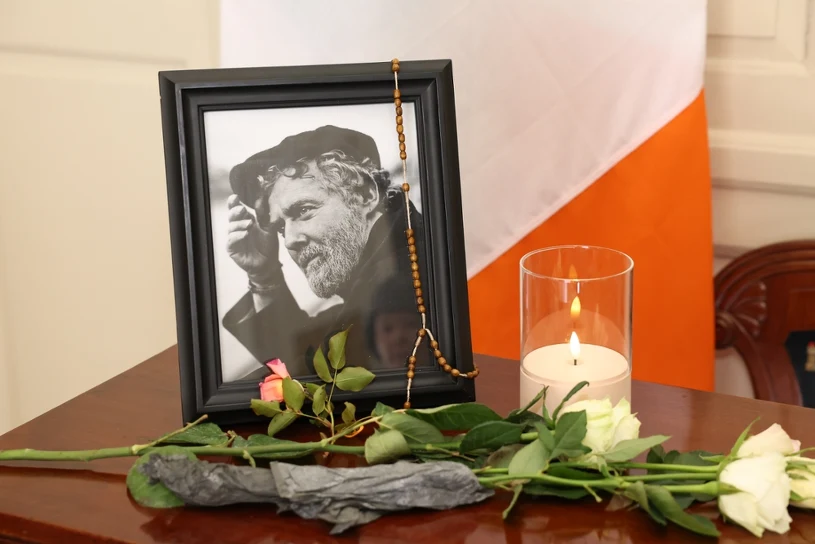 "Drugiego takiego nie będzie". Znamy szczegóły pogrzebu idola wrażliwców