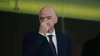 Szef FIFA się poddał. Świat reaguje na oświadczenie. "Globalny cios" 