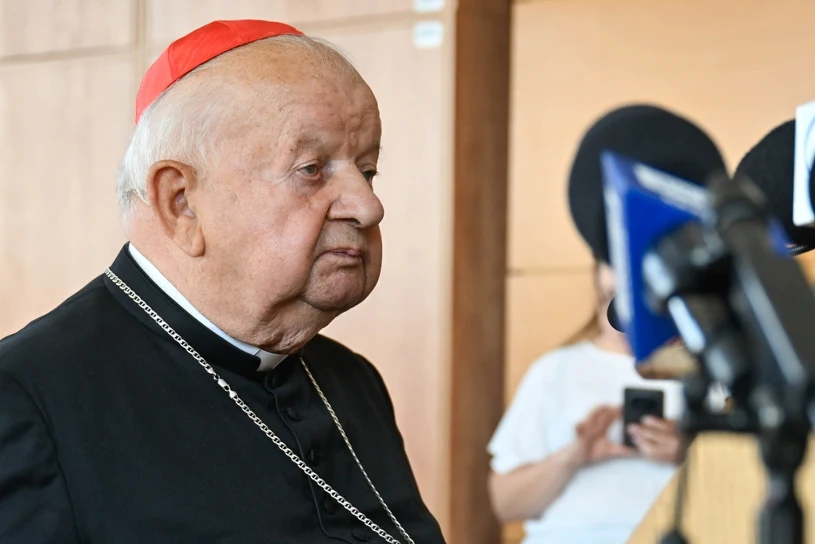 Kard. Stanisław Dziwisz przed sądem. Złożył zeznania