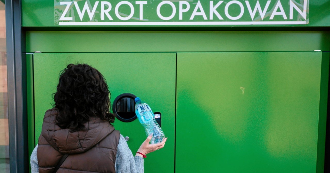 Koniec z voucherami za butelki. Recyklomaty przeleją pieniądze na kartę Koniec z voucherami za butelki. Recyklomaty przeleją pieniądze na kartę