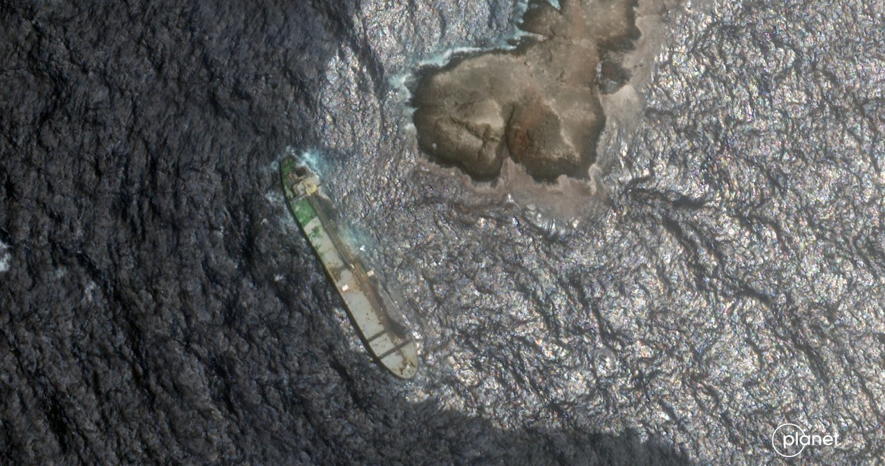 Oman. Wyciek ropy z tankowca. Jednostka należy do rosyjskiej „floty cieni” Oman. Wyciek ropy z tankowca. Jednostka należy do rosyjskiej „floty cieni”