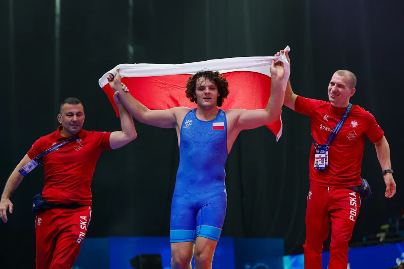 Polak podwójnym mistrzem. Świat i Europa u stóp 17-latka. Legenda reaguje