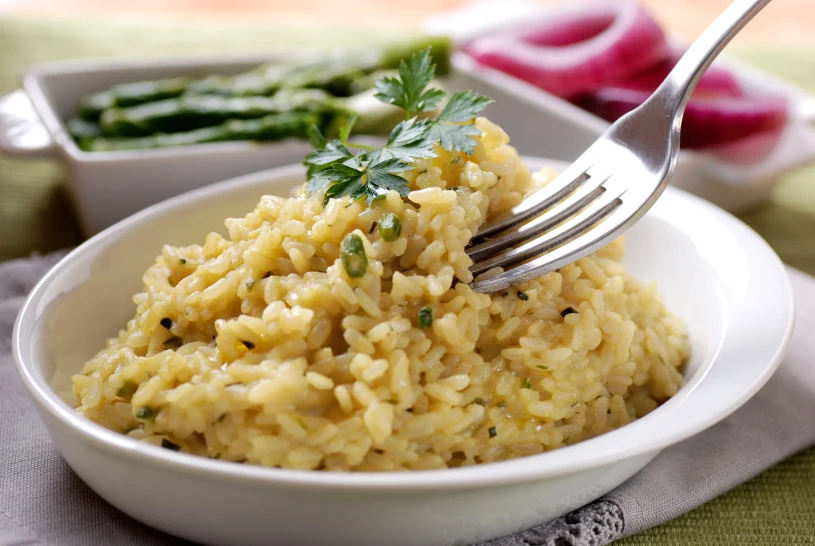 Mediolańskie risotto ze szparagami. Włosi gotują je inaczej, niż myślisz
