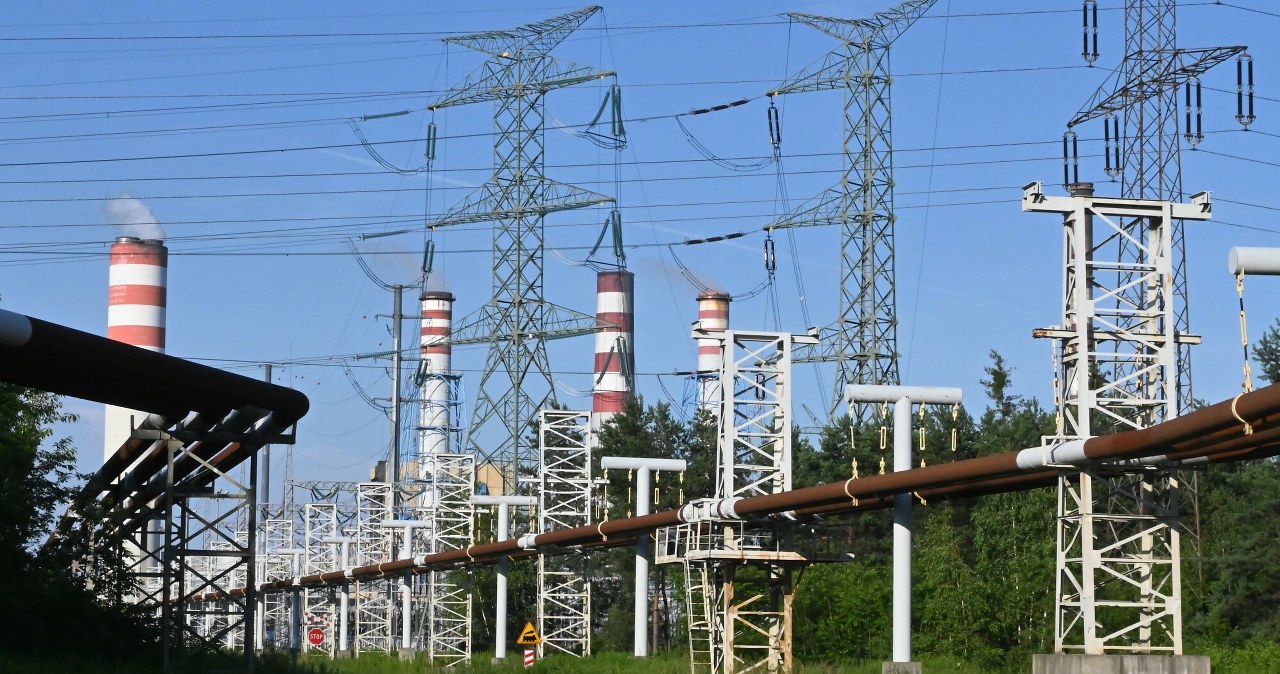 Upał ogranicza prace elektrowni. Tusk: Sytuacja jest pod kontrolą