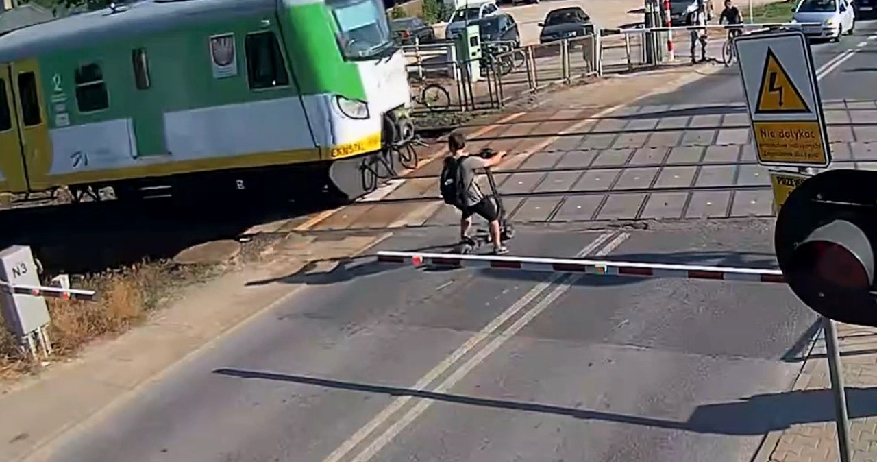 O włos od tragedii na torach. Opublikowano dramatyczne nagranie