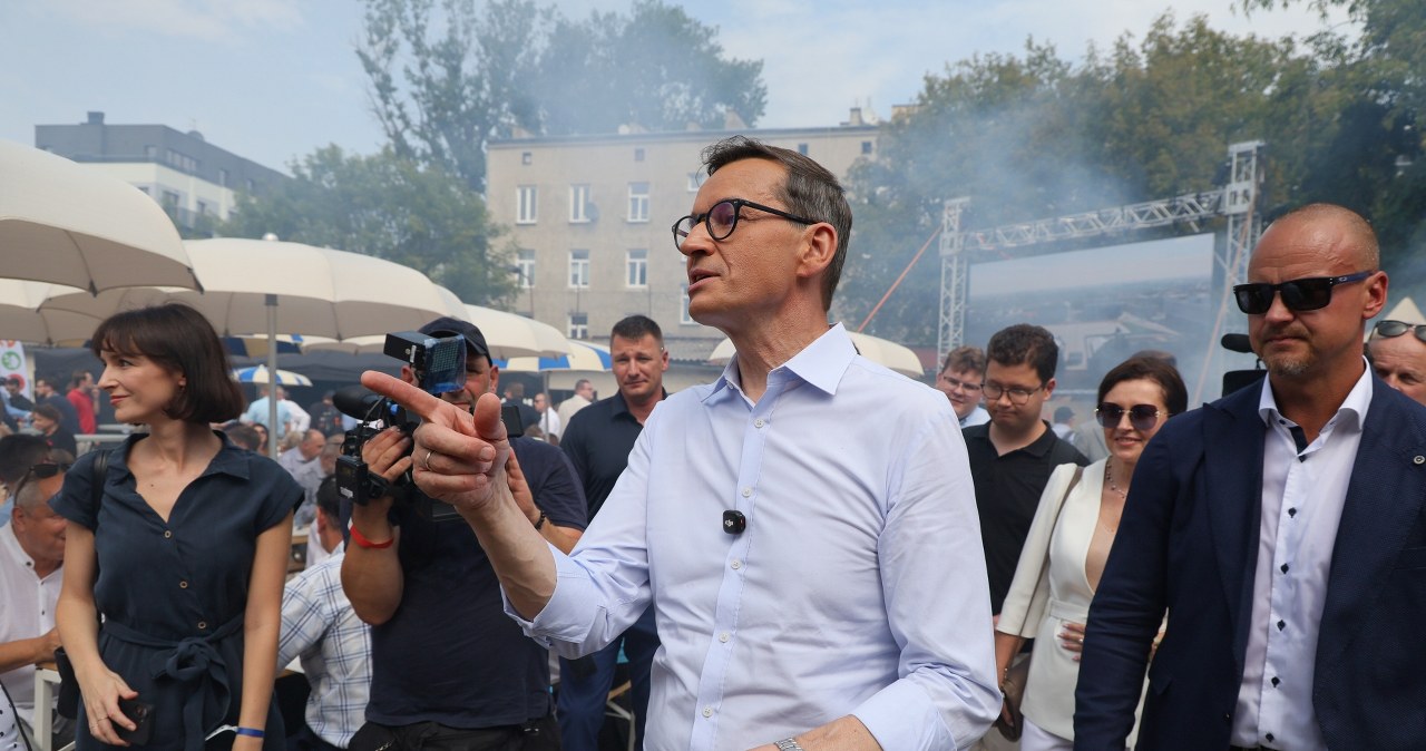 „Polityczny WF”: Grill Morawieckiego. PiS rozesłało SMS-y. Oto ich treść „Polityczny WF”: Grill Morawieckiego. PiS rozesłało SMS-y. Oto ich treść