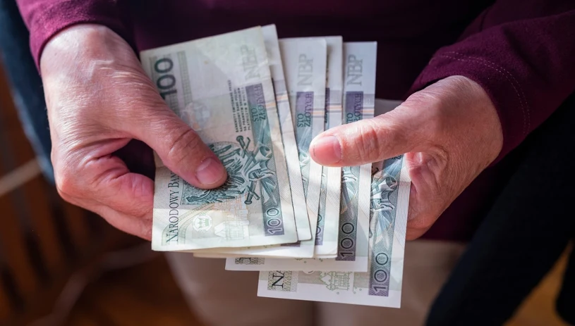 Dodatek pielęgnacyjny a świadczenie uzupełniające. Czym się różnią?