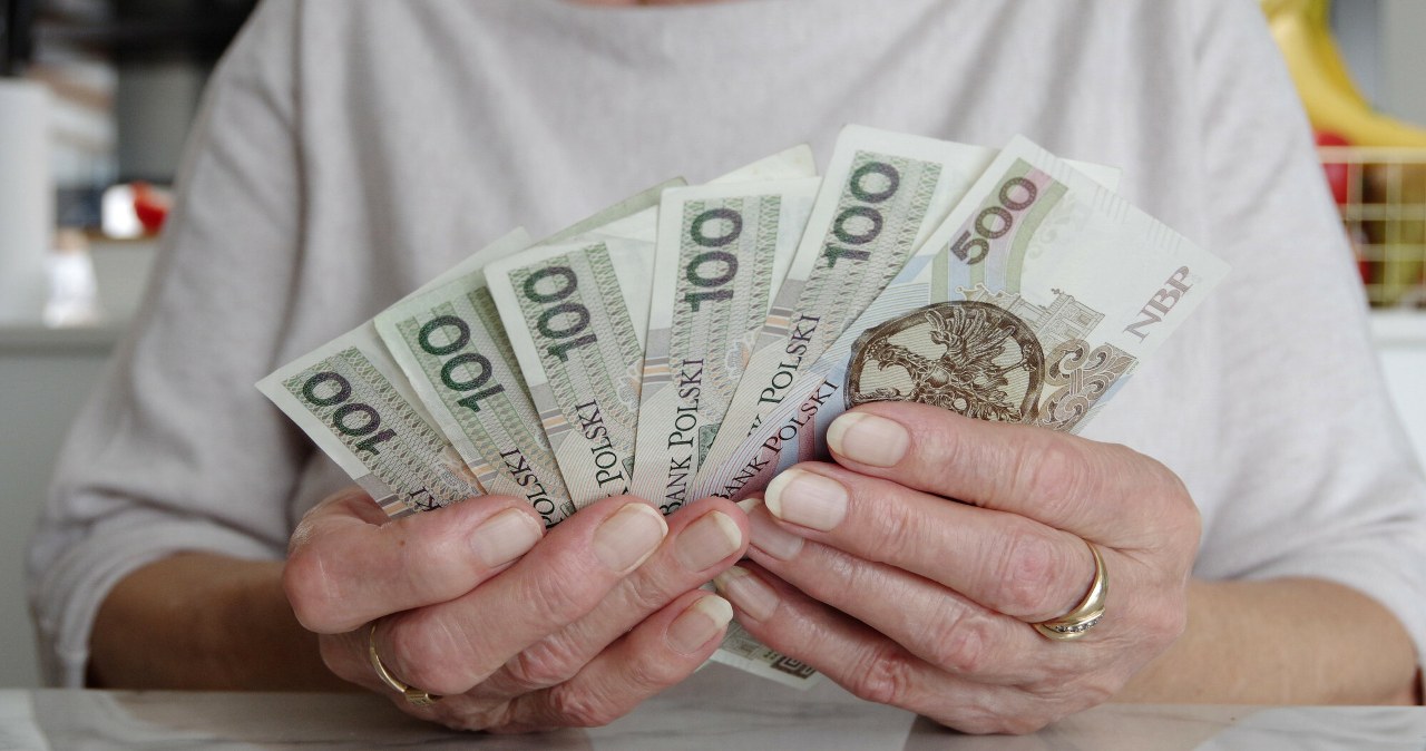 Prognozowana waloryzacja emerytur. Tyle wyniesie minimalna w 2027 roku Prognozowana waloryzacja emerytur. Tyle wyniesie minimalna w 2027 roku