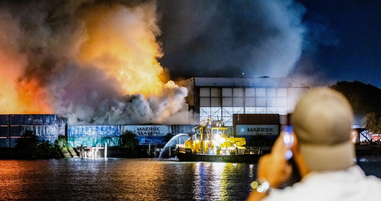Wielki pożar w porcie w Rotterdamie. Palił się zakład recyklingu odpadów