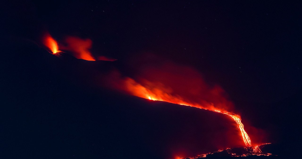 Etna znów wybuchła. Paraliż lotniczy na Sycylii