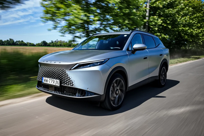 Omoda 7 Super Hybrid to chińskie premium za 170 tys. zł. Spalanie 4,6 l/100 km