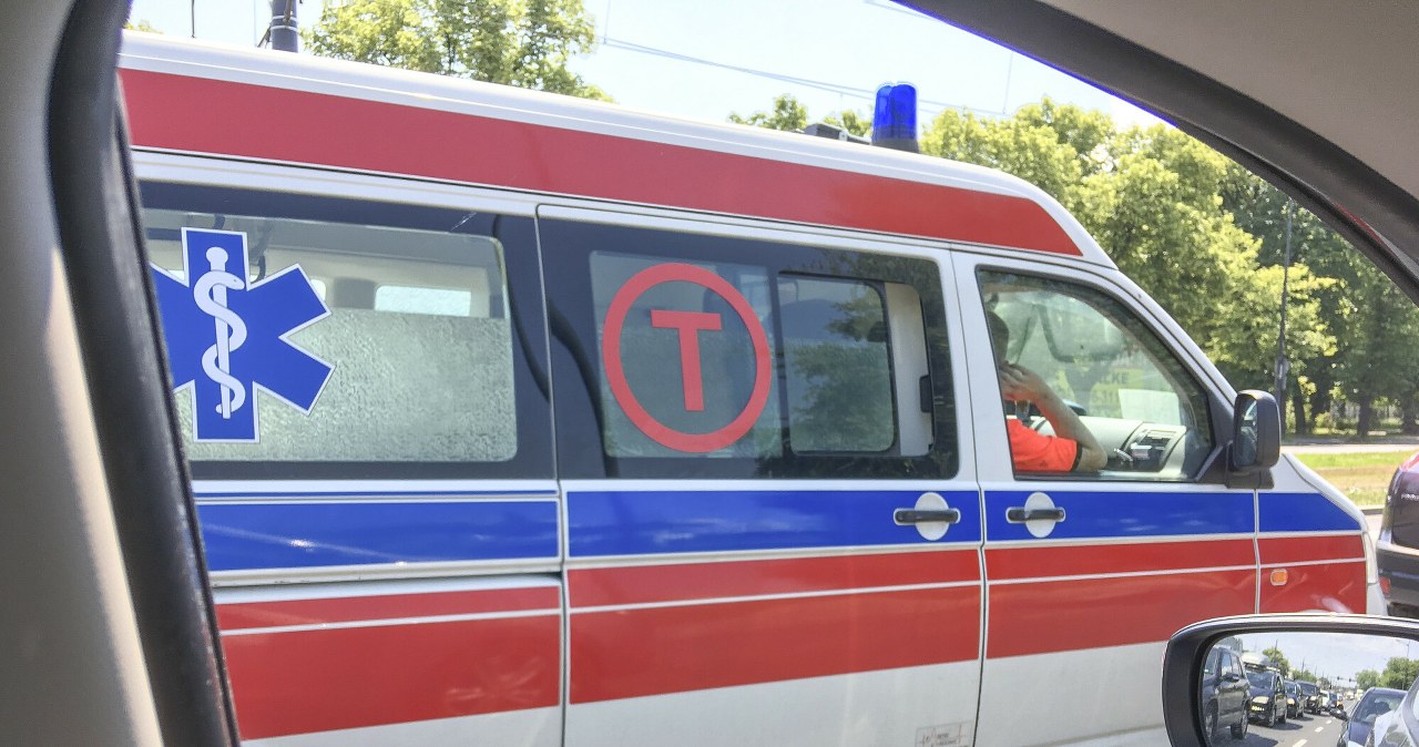 Poznań. Groźny wypadek z udziałem karetki. Dwie osoby trafiły do szpitala Poznań. Groźny wypadek z udziałem karetki. Dwie osoby trafiły do szpitala