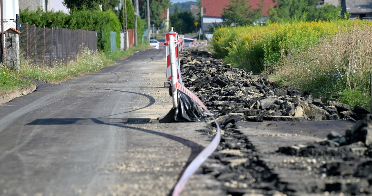 Rolnik zaorał drogę w Gliwicach. Urząd miasta dementuje nieprawdziwe informacje