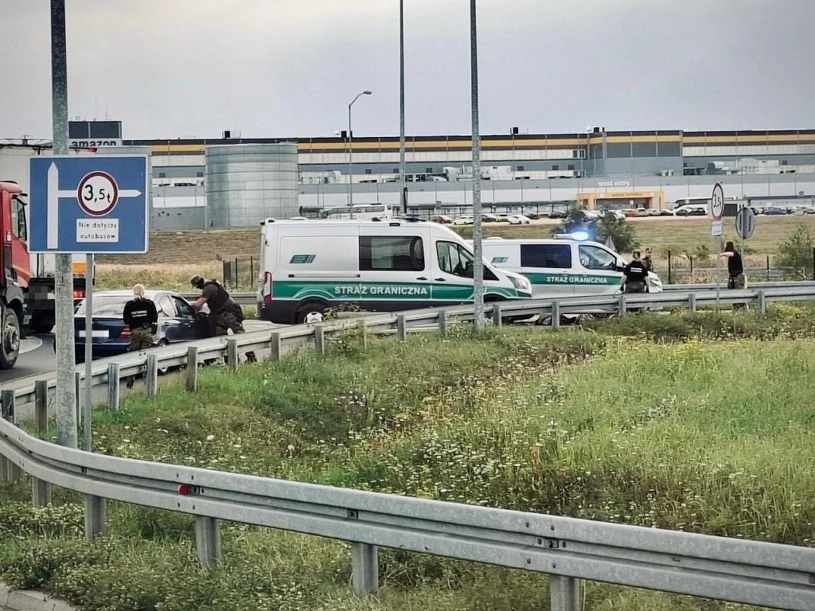 Straż Graniczna rozbiła grupę przerzutową w Szczecinie — 6 migrantów uratowanych