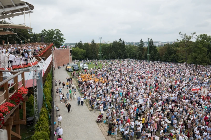 Wniebowzięcie NMP i Matka Boża Zielna: tłumy wiernych w kościołach