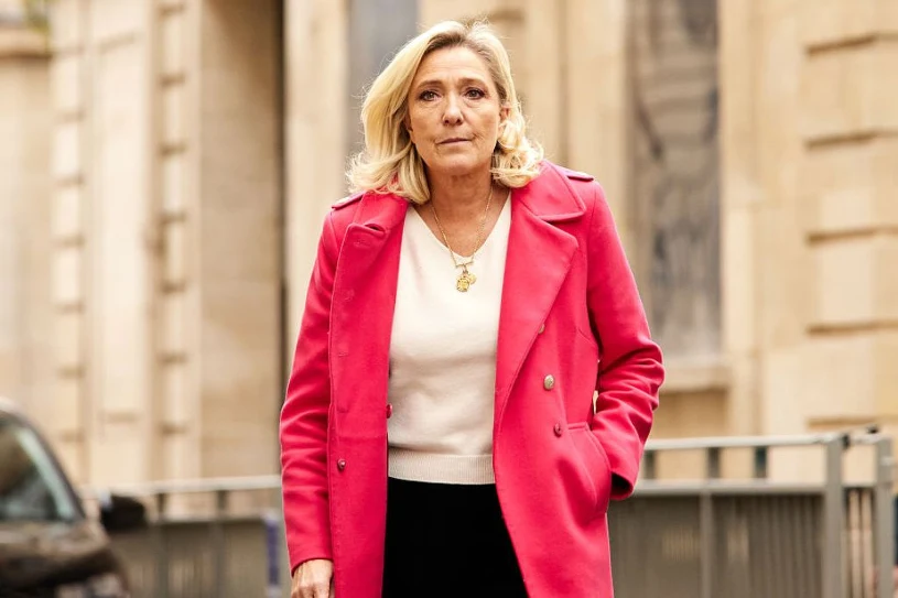 Bishop locks Reims cathedral as Le Pen arrives demanding Tridentine Mass