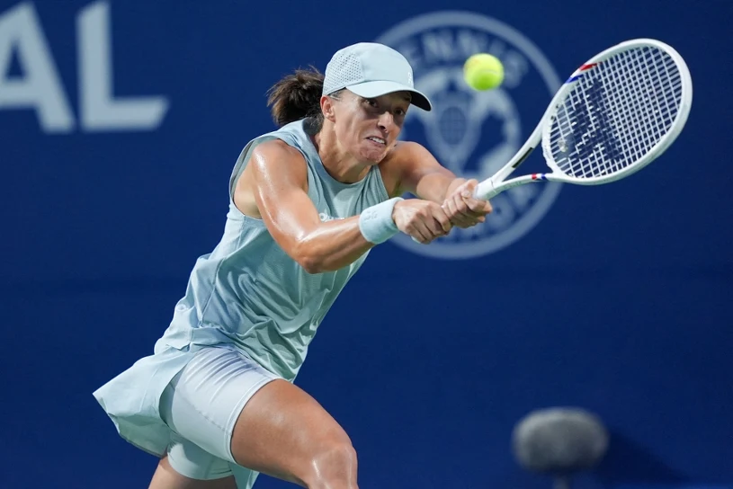 Finał WTA Toronto: Kiedy i o której Świątek gra z Rybakiną? [TRANSMISJA]
