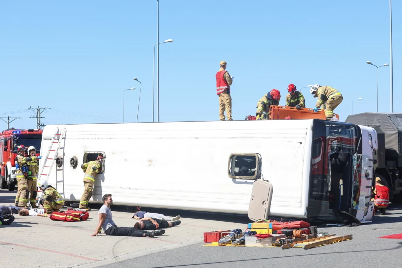 Taran na autostradzie A1. Służby zamknęły cały MOP