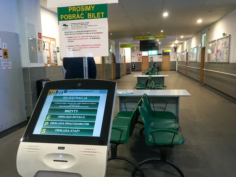 Praca przy robotach drogowych po podstawówce. Oferują minimum 10 tys. zł