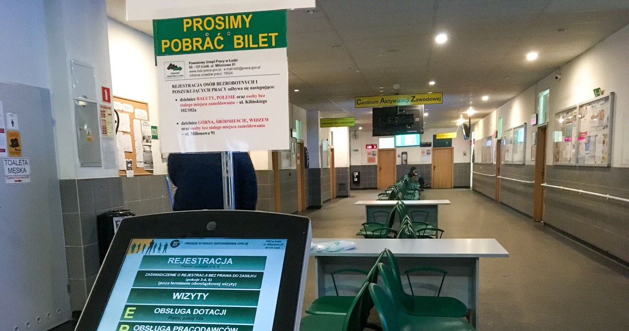 Praca przy robotach drogowych po podstawówce. Oferują minimum 10 tys. zł
