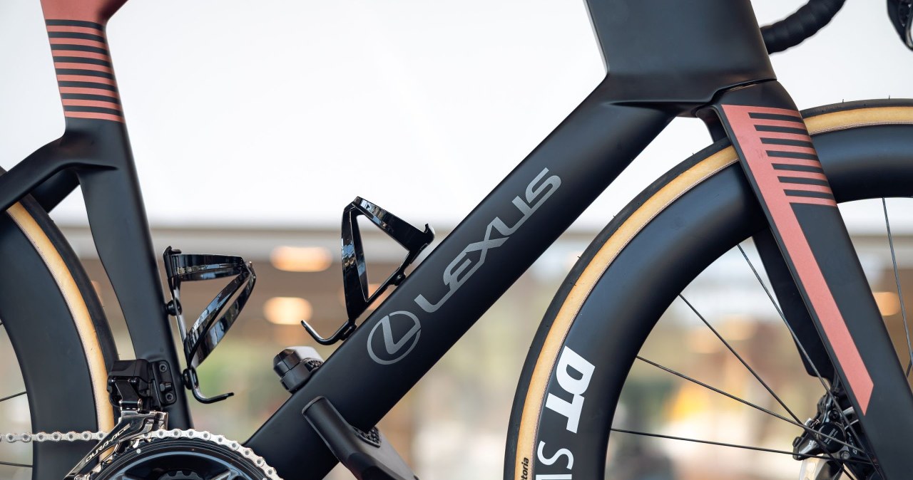 Lexus będzie sprzedawał rower. Cena prawie jak za nową Dacię