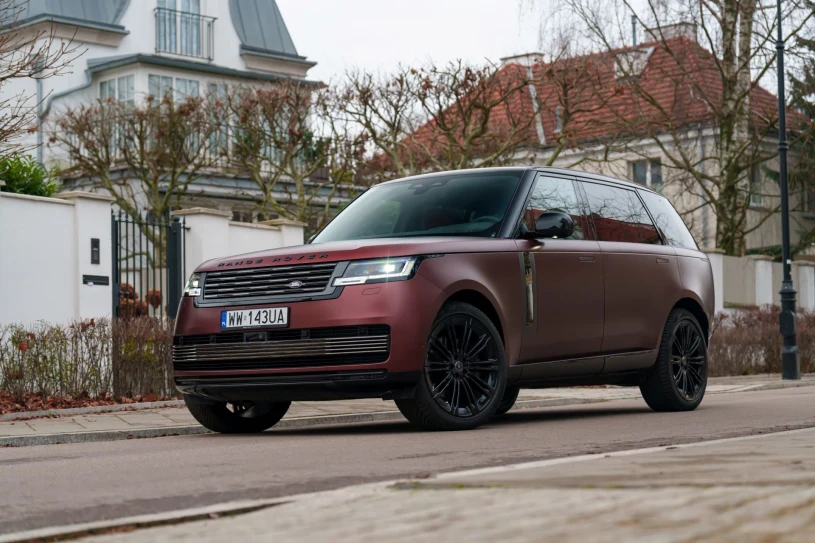 Range Rover SV to TGV na kołach. 2,8 tony, 4,6 s do setki