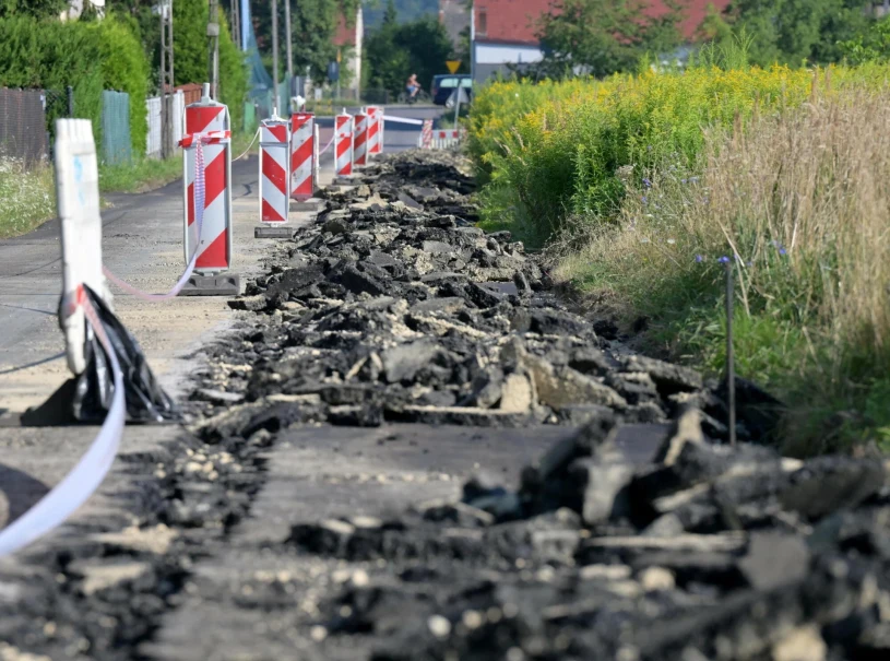 Zwrot w sprawie rolnika, który zaorał asfalt. Jest decyzja prokuratury