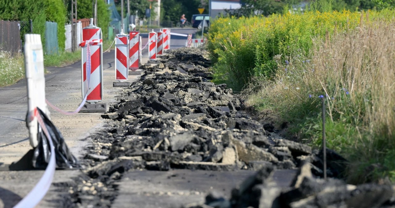 Zwrot w sprawie rolnika, który zaorał asfalt. Jest decyzja prokuratury