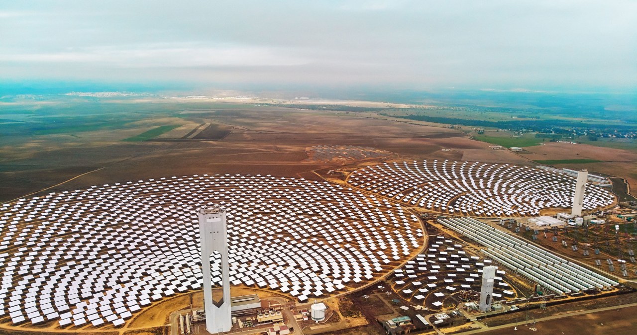 Hiszpania ma za dużo energii ze słońce. Chce sprzedać panele Hiszpania ma za dużo energii ze słońce. Chce sprzedać panele