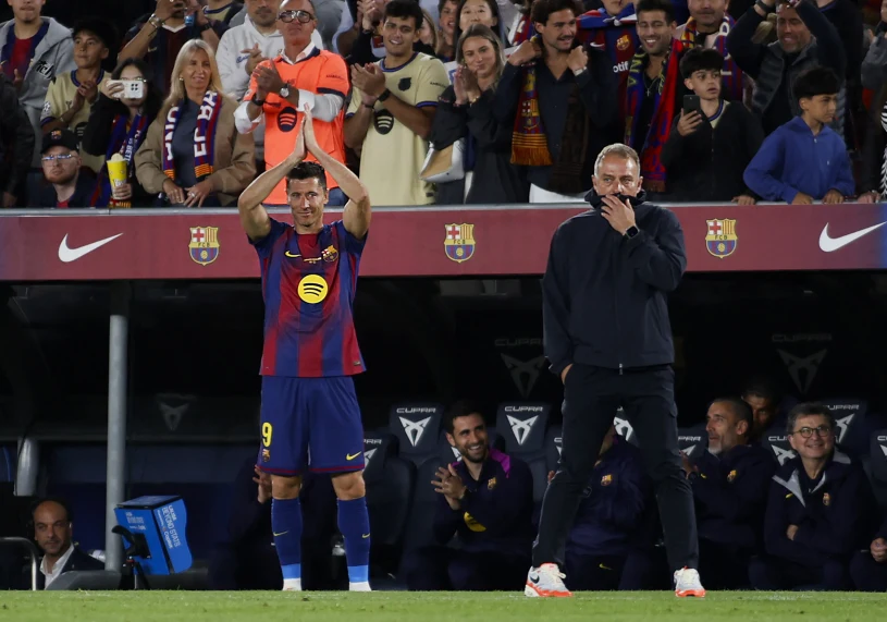 Barcelona bez następcy Lewandowskiego — szanse na transfer Juliana Álvareza maleją