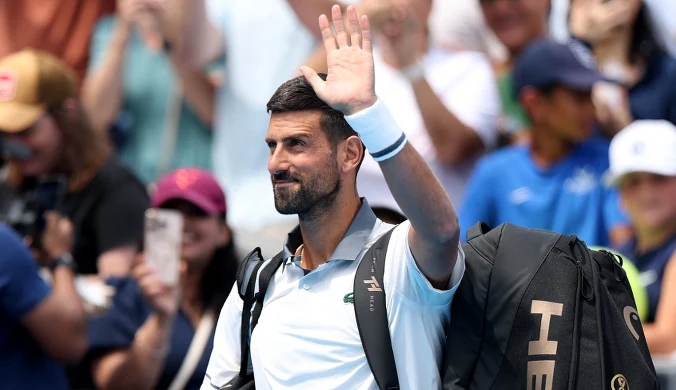 Medycy ruszyli z pomocą. Djokovic upadł na kolana. Koniec dla Serba