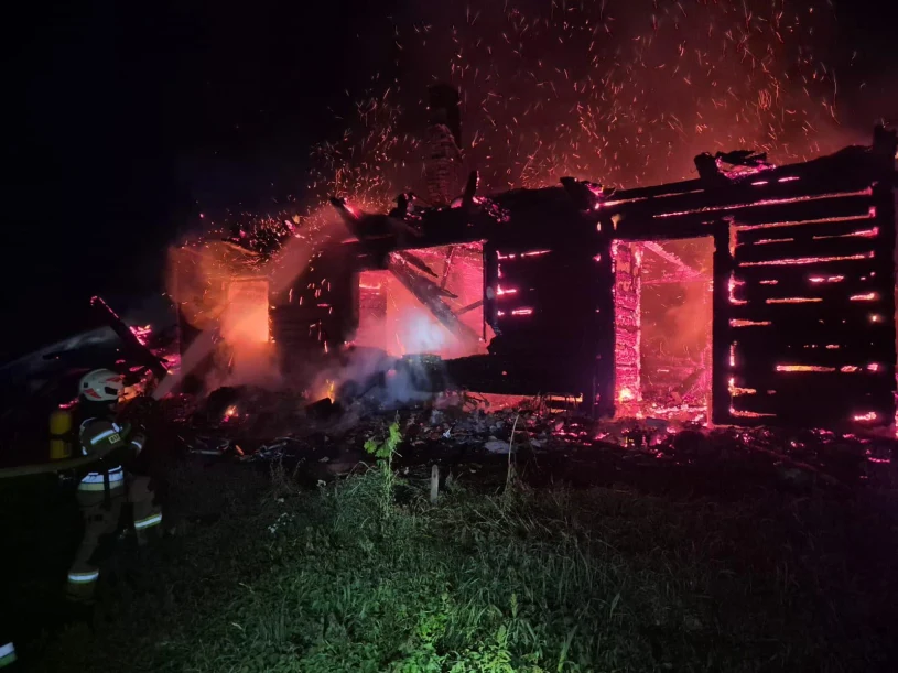 Pożar domu w Dąbrówce Szczepanowskiej — dwa ciała znalezione w zgliszczach