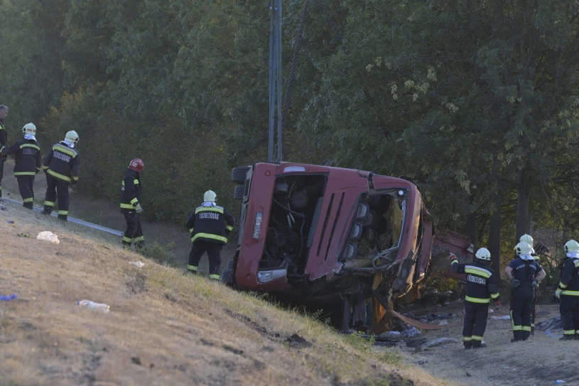 Nagle zjechał do rowu. Służby o możliwej przyczynie wypadku na Węgrzech