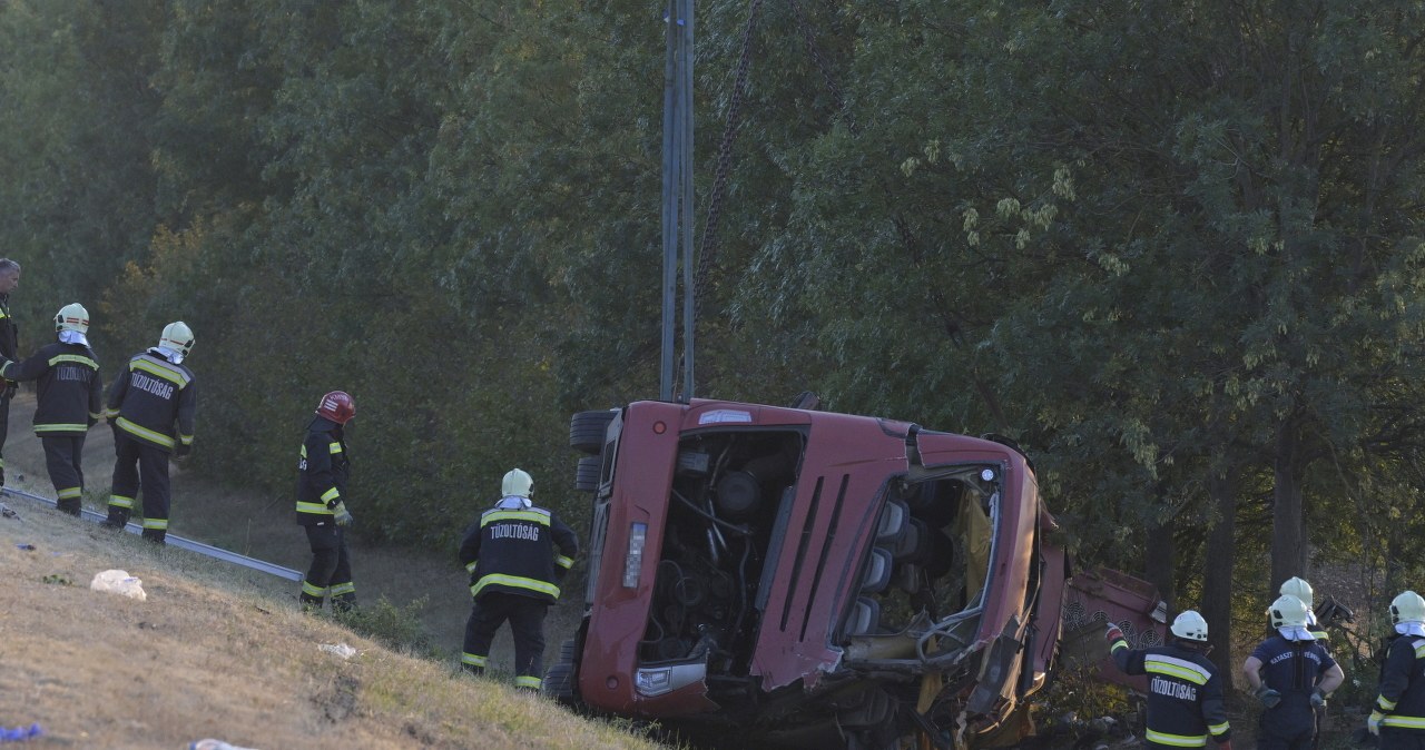 Nagle zjechał do rowu. Służby o możliwej przyczynie wypadku na Węgrzech