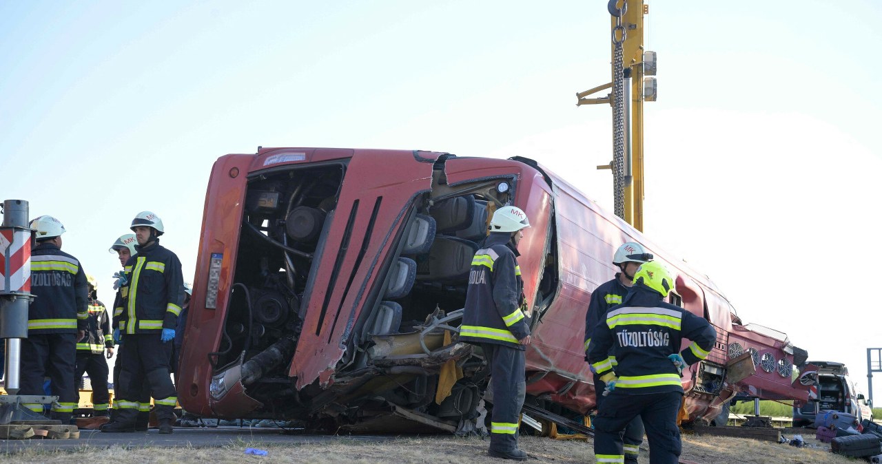 Wypadek autokaru na Węgrzech. Bliscy pasażerów przed szpitalem: Szukamy brata Wypadek autokaru na Węgrzech. Bliscy pasażerów przed szpitalem: Szukamy brata