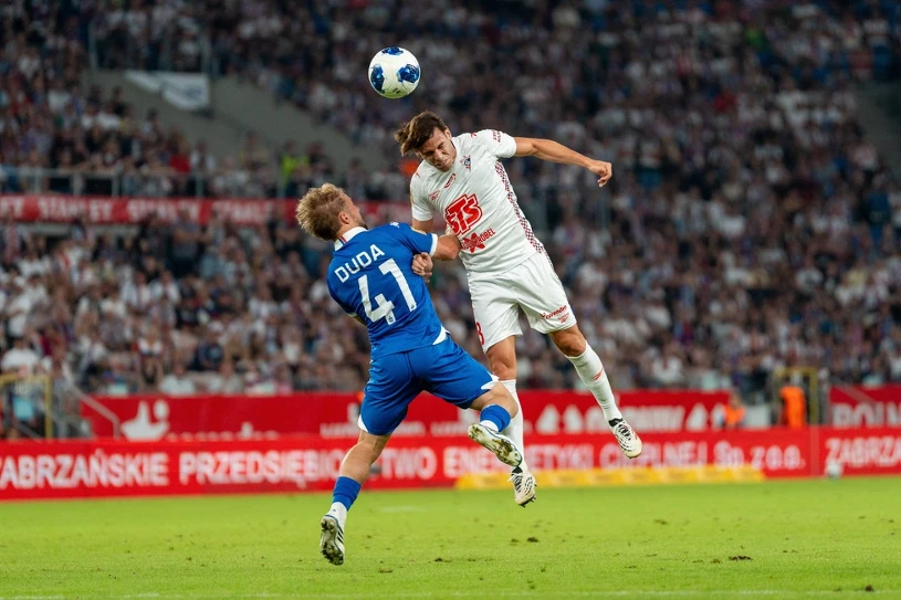 Górnik Zabrze beat Wisła Kraków 2:1 despite finishing with ten men
