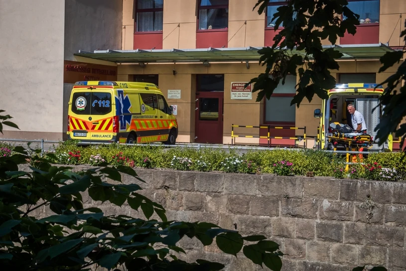 "Ludzie wypadli z autobusu". Poszkodowani relacjonują wypadek na Węgrzech