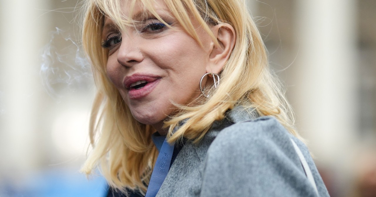 Latami obwiniano ją o tragedię Kurta Cobaina. Sama walczyła o życie