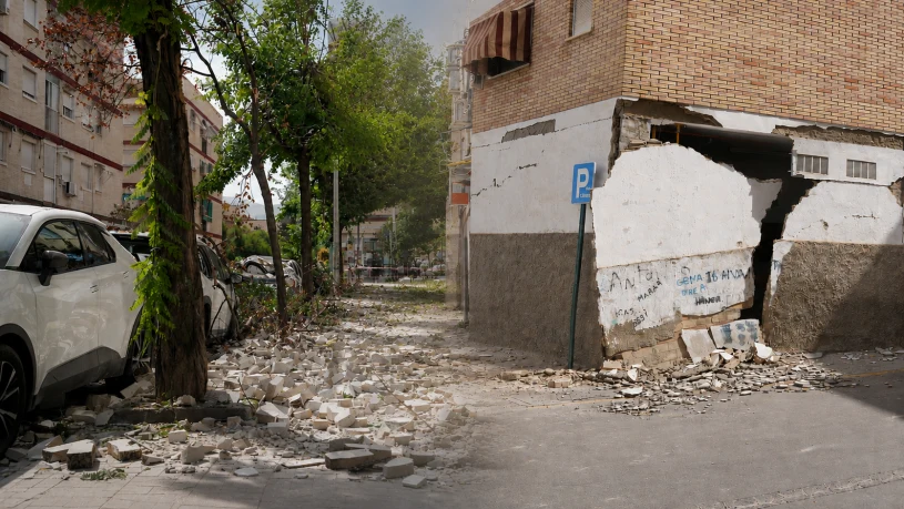 Over 420 quakes strike Granada — 600+ evacuated as residents and tourists flee