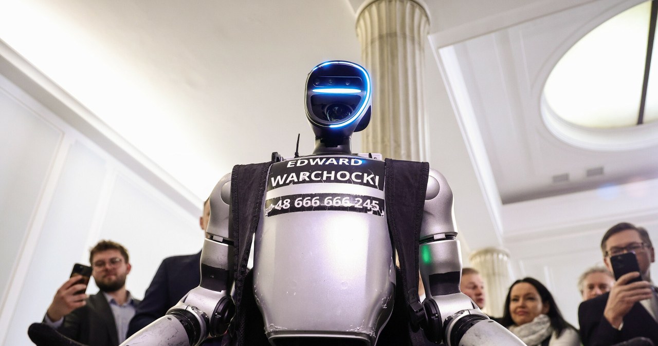 Chiński robot w Porcie Wojennym. Ekspert: Balon próbny Chin