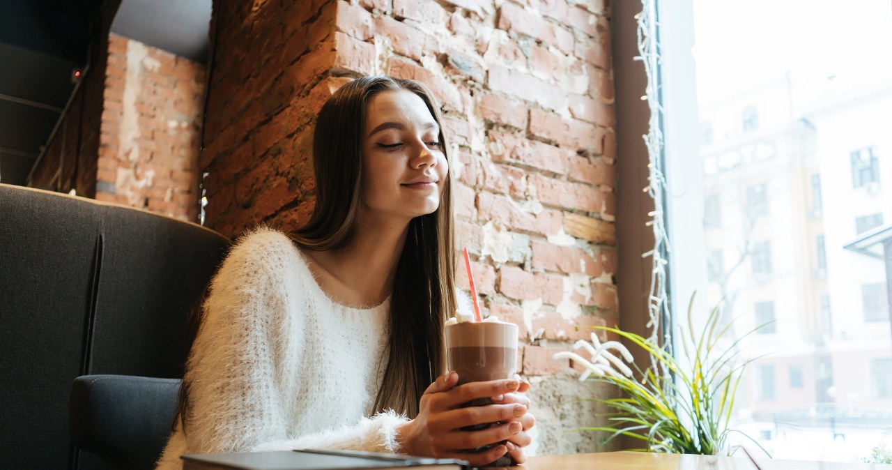 Bycie samemu przestaje być czymś strasznym. Influencerzy oswajają samotność
