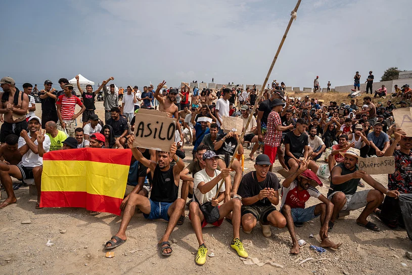 Hiszpania przeniesie 500 nieletnich migrantek z Ceuty na kontynent