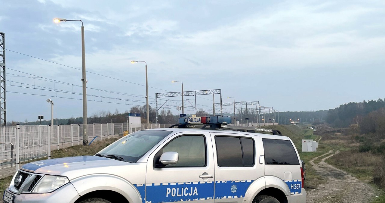 Białka Kolonia. Tajemniczy wybuch na torowisku. W akcji kontrterroryści Białka Kolonia. Tajemniczy wybuch na torowisku. W akcji kontrterroryści