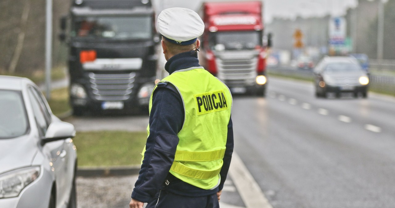 Lewy pas uwolniony: Jak zmiana na drogach poprawi bezpieczeństwo i płynność ruchu