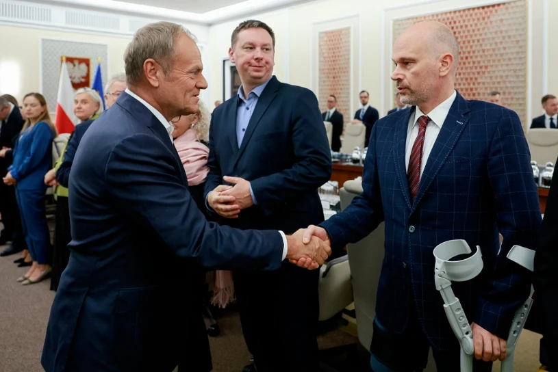 "Idzie na gołe pięści". Tusk jesienią chce odbić TK. Berek to część planu